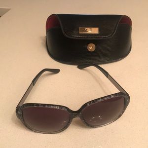 New sunglasses by Oscar De La Renta